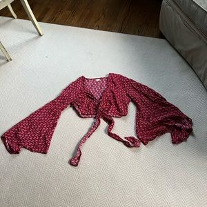 Cute long sleeve top that ties in the front